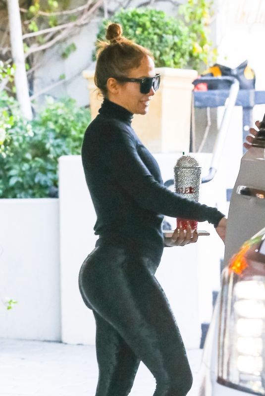 JENNIFER LOPEZ Leaves Her Hotel in Los Angeles 01/02/2020