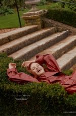 JULIA BANAS in Harper