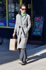 KATIE HOLMES Shopping for Painting Supplies in New York 01/29/2020