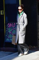 KATIE HOLMES Shopping for Painting Supplies in New York 01/29/2020