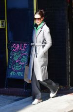 KATIE HOLMES Shopping for Painting Supplies in New York 01/29/2020