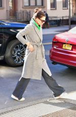 KATIE HOLMES Shopping for Painting Supplies in New York 01/29/2020