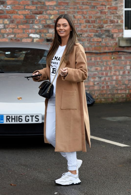 KENDALL RAE KNUIIGHT Out Shopping in Cheshire 01/05/2020