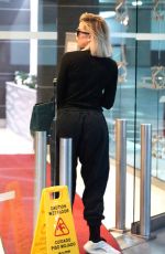 KHLOE KARDASHIAN at a Doctor