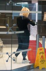 KHLOE KARDASHIAN at a Doctor