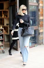 KHLOE KARDSIAN Out and About in Woodland Hills 01/03/2020