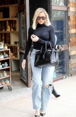 KHLOE KARDSIAN Out and About in Woodland Hills 01/03/2020