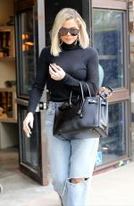 KHLOE KARDSIAN Out and About in Woodland Hills 01/03/2020