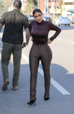 KIM KARDASHIAN Shopping at Sap and Honey in Sherman Oaks 01/22/2020