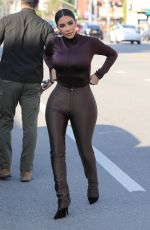 KIM KARDASHIAN Shopping at Sap and Honey in Sherman Oaks 01/22/2020