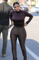 KIM KARDASHIAN Shopping at Sap and Honey in Sherman Oaks 01/22/2020