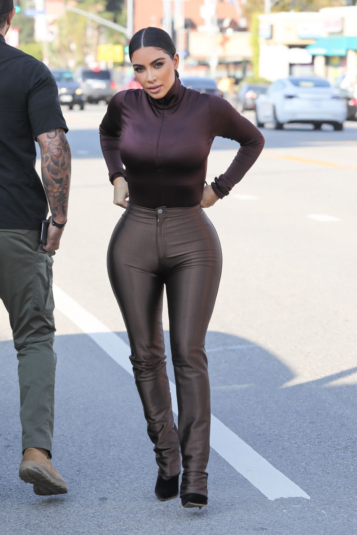 kim-kardashian-shopping-at-sap-and-honey-in-sherman-oaks-01-22-2020