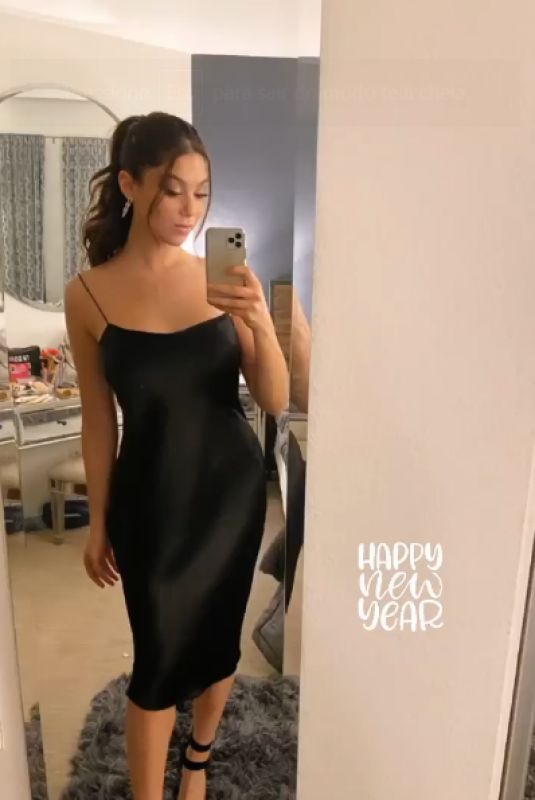 KIRA KOSARIN – Getting Ready for New Year’s Eve – Instagram Photos 12/31/2019