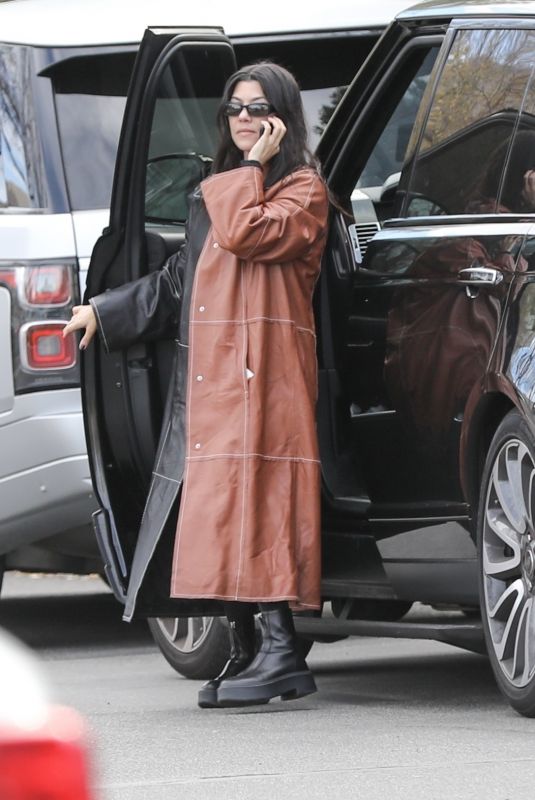KOURTNEY KARDASHIAN Arrives at Kris Jenner