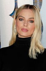 MARGOT ROBBIE at Harley Quinn