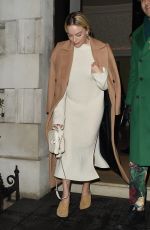 MARGOT ROBBIE Leaves Annabel