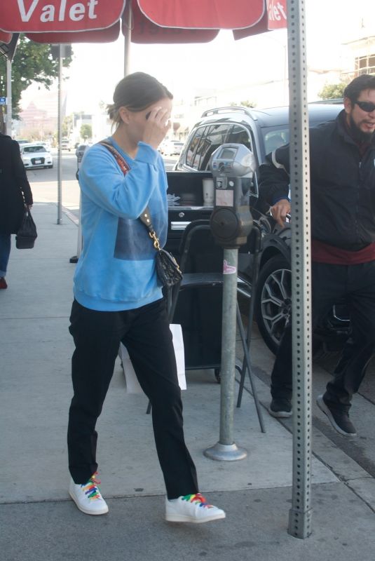 NATALIE PORTMAN Leaves Crossroads Restaurant in Los Angeles 01/15/2020