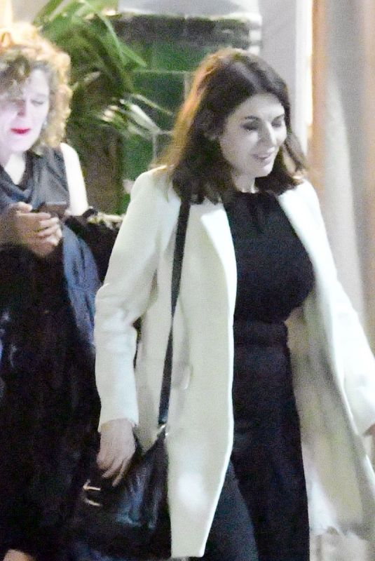 NIGELLA LAWSON Out and About in London 01/04/2020