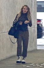 pHILARY DUFF Leaves an Office in Burbank 01/16/2020
