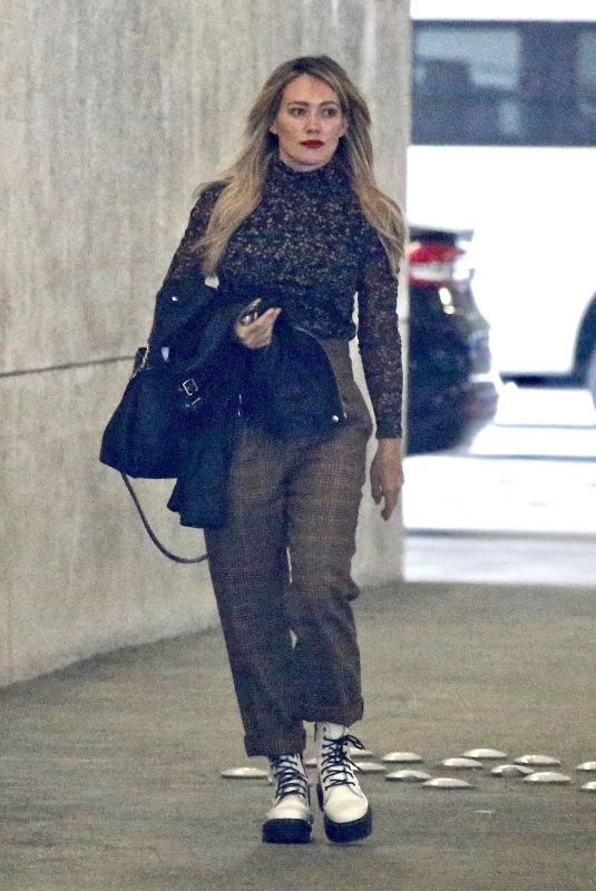 pHILARY DUFF Leaves an Office in Burbank 01/16/2020