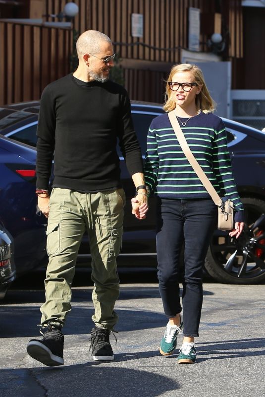 REESE WITHERSPOON and Jim Toth Out for Lunch in Hollywood 01/04/2020