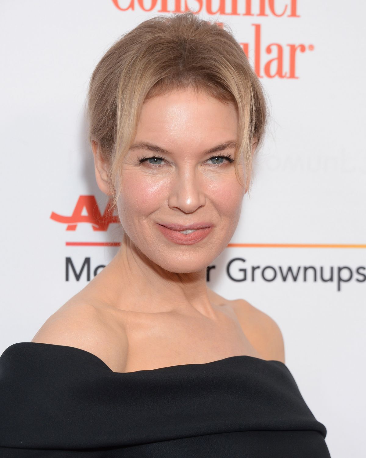 RENEE ZELLWEGER at 19th Annual AARP Movies for Grownups ...