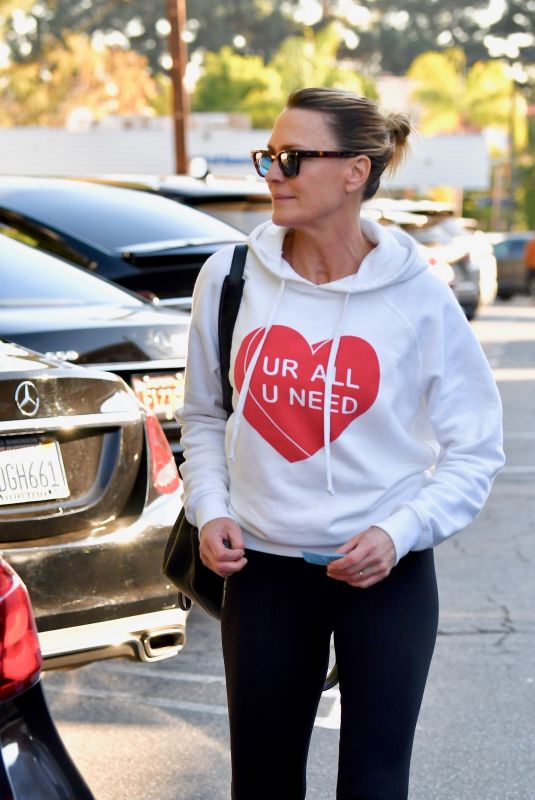 ROBIN WRIGHT Out and About in Santa Monica 01/03/2020