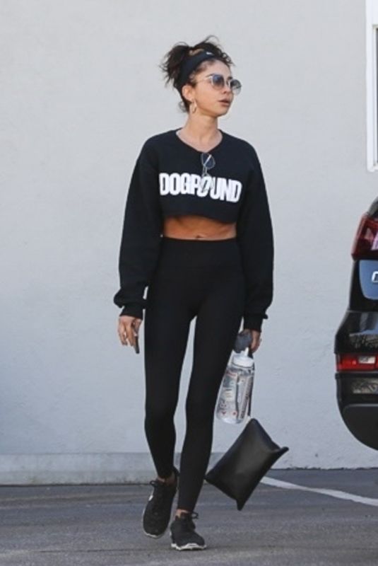 SARAH HYLAND Leaves a Gym in Los Angeles 01/10/2020