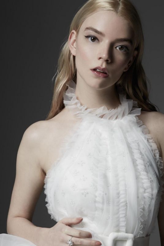 ANYA TAYLOR-JOY in L