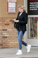ELIZABETH BANKS Out for Breakfast in Studio City 02/13/2020
