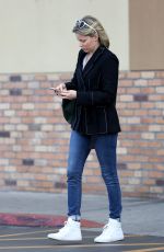 ELIZABETH BANKS Out for Breakfast in Studio City 02/13/2020