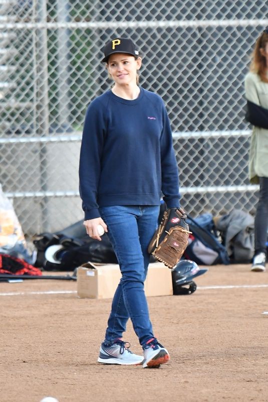 JENNIFER GARNER at a Playground in Los Angeles 02/25/2020