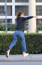 JENNIFER GARNER Handling Some Packages Out in Santa Monica 02/04/2020