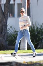 JENNIFER GARNER Out and About in Brentwood 02/26/2020