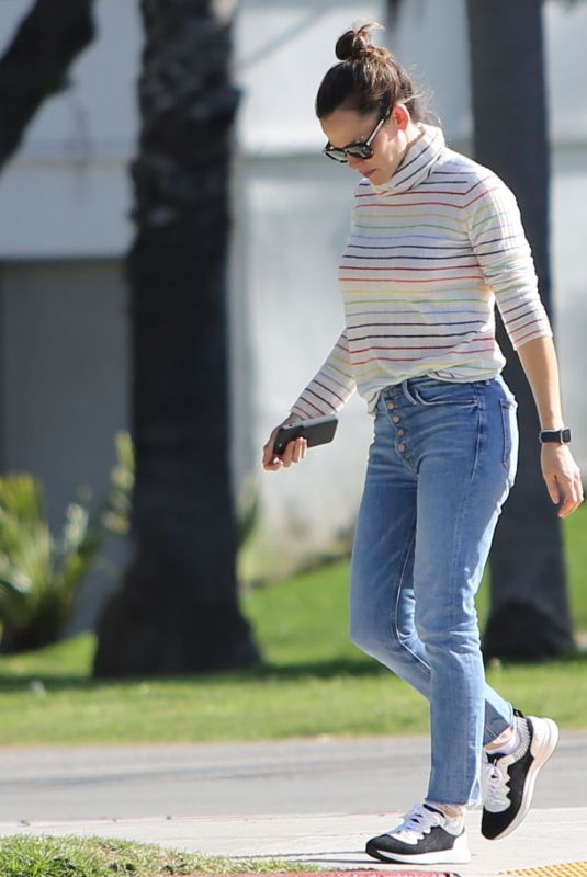JENNIFER GARNER Out and About in Brentwood 02/26/2020