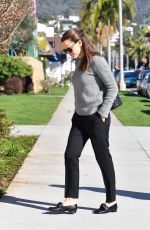 JENNIFER GARNER Out for Sunday Morning Church Services in Pacific Palisades 02/02/2020