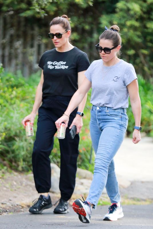 JENNIFER GARNER Out Hiking in Los Angeles 02/28/2020