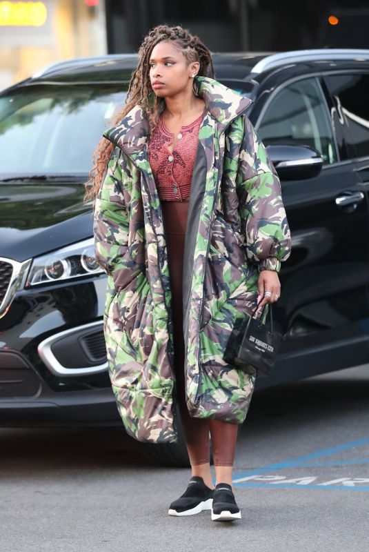 JENNIFER HUDSON Shopping at XIV Karats 02/24/2020
