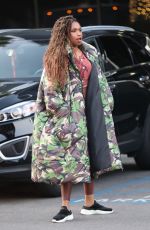 JENNIFER HUDSON Shopping at XIV Karats 02/24/2020