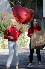 JENNIFER LOVE HEWITT Preparing for a Valentine