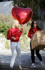 JENNIFER LOVE HEWITT Preparing for a Valentine
