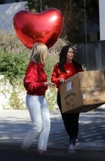 JENNIFER LOVE HEWITT Preparing for a Valentine