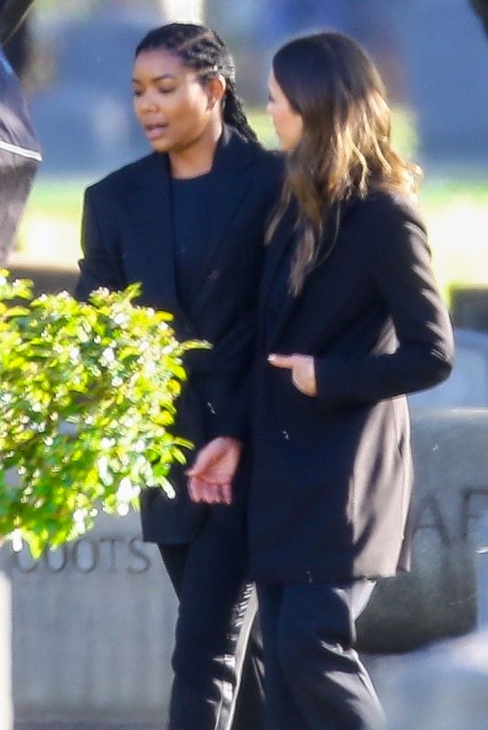 JESSICA ALBA and GABRIELLE UNION on the Set fo L.A.