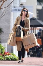KATHERINE SCHWARZENEGGER Shopping in Pacific Palisades 02/15/2020