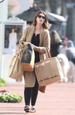 KATHERINE SCHWARZENEGGER Shopping in Pacific Palisades 02/15/2020