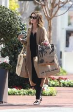 KATHERINE SCHWARZENEGGER Shopping in Pacific Palisades 02/15/2020