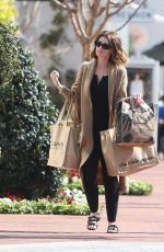 KATHERINE SCHWARZENEGGER Shopping in Pacific Palisades 02/15/2020
