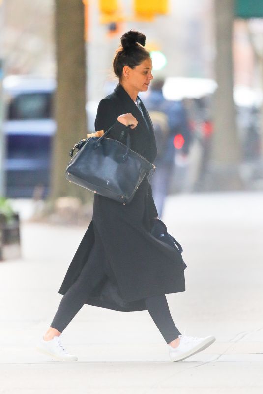 KATIE HOLMES Heading Back to Her Home in New York 02/20/2020