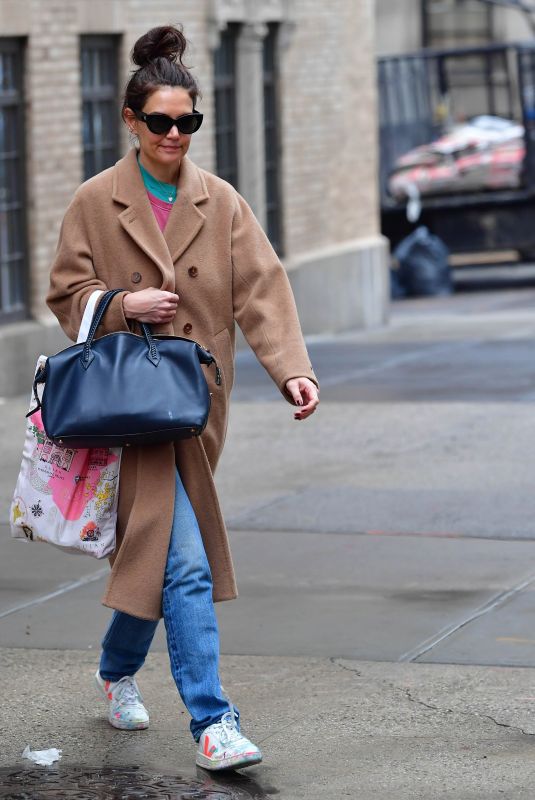 KATIE HOLMES Leaves Her House in New York 02/13/2020