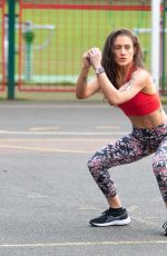 KATIE WAISSEL Working Out at a Park a London 02/06/2020